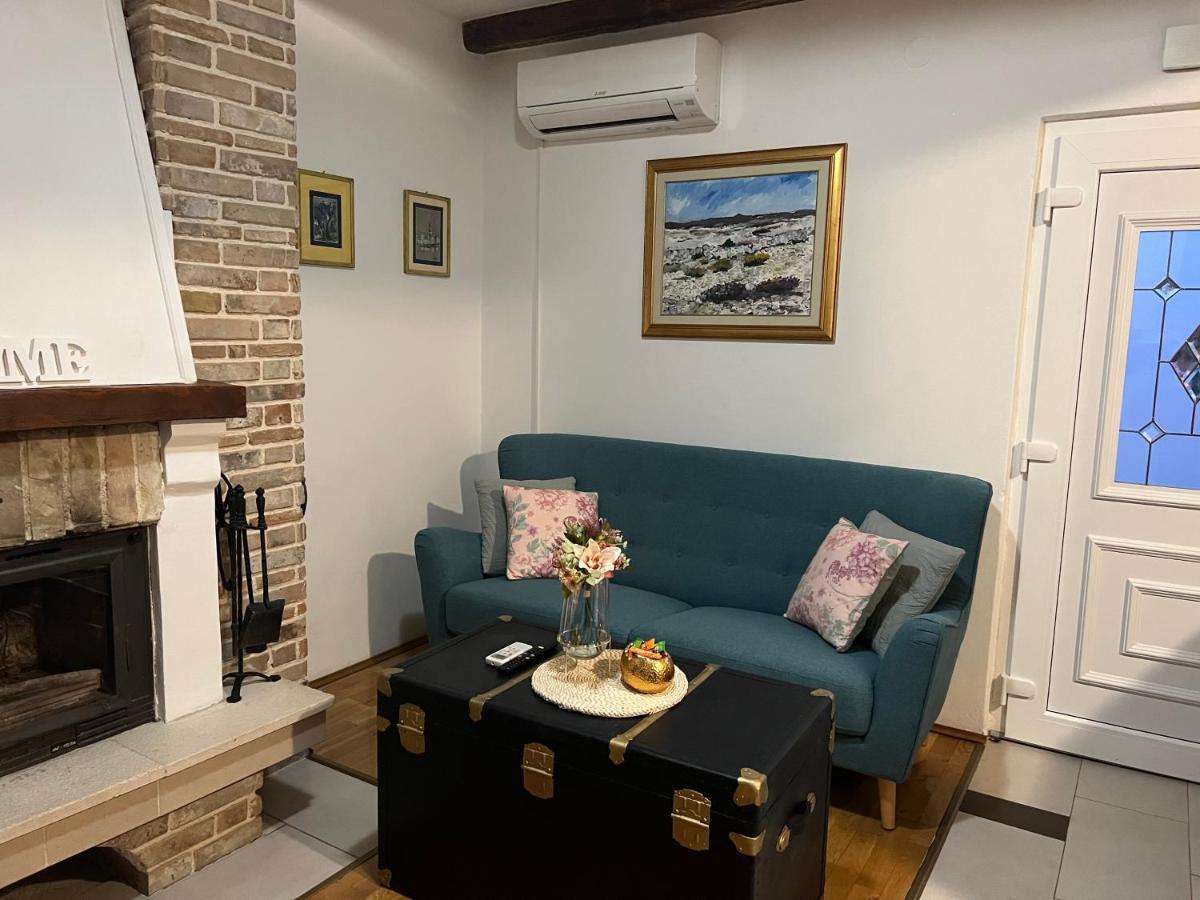 Apartment Marina Kornic Luaran gambar