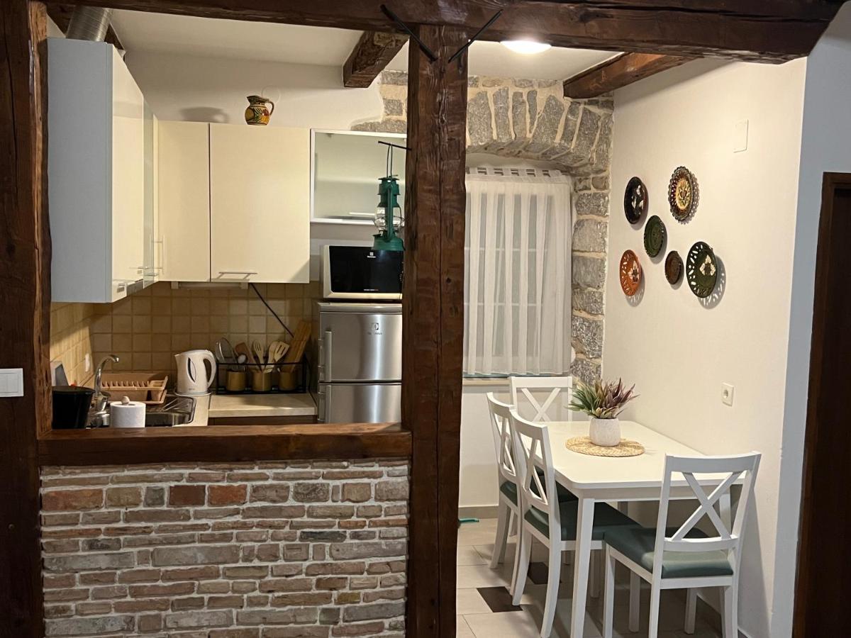 Apartment Marina Kornic Luaran gambar
